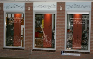 Etalage Muziekhuis Vincent Spannenburg